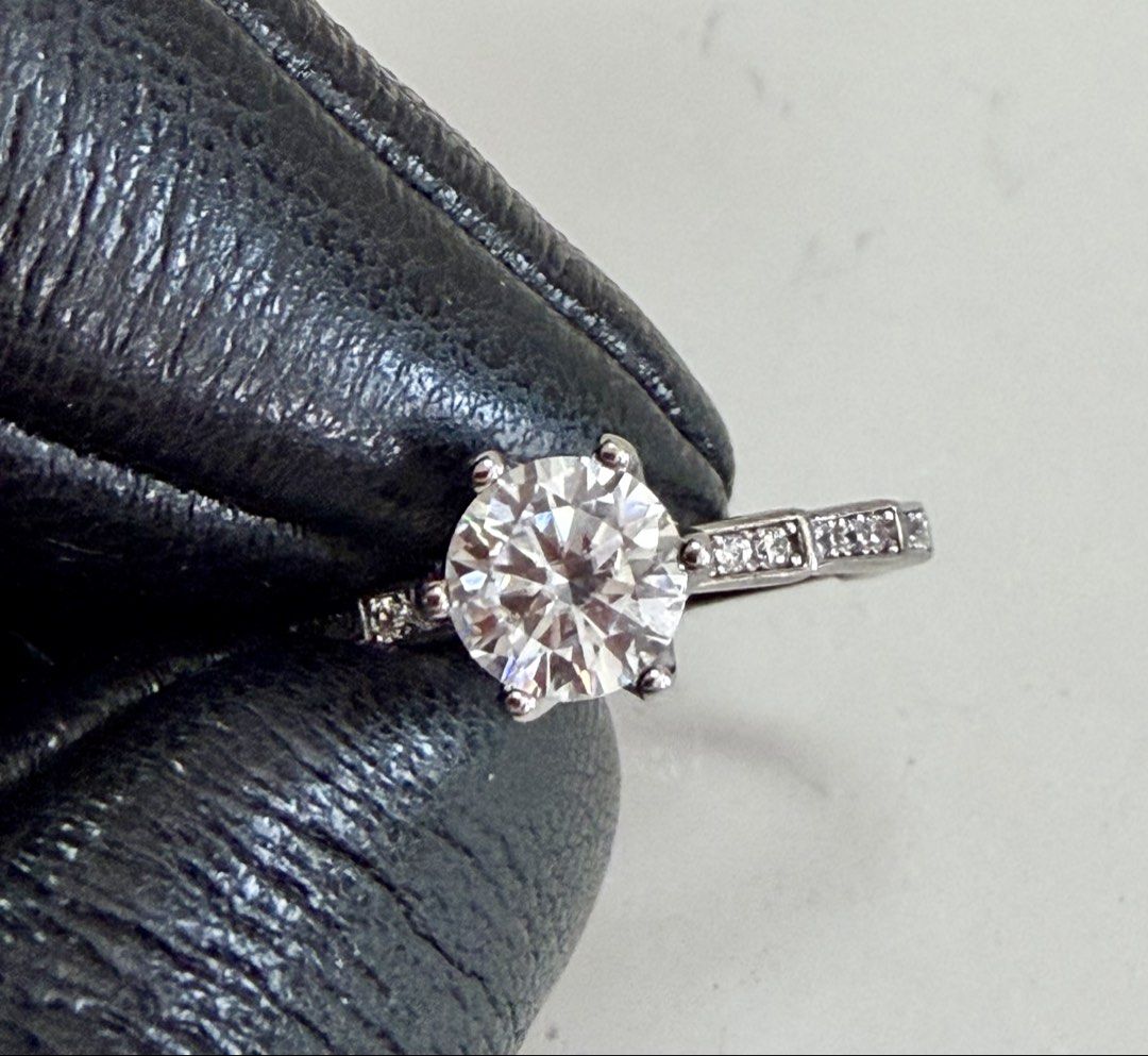 Authentic High Quality 1 Carat Moissanite Silver Solitaire Ring US 7 (Category: Rings) located in Manila. Submitted by mrsmdxbseller (Listing ID 1466368379, Image 2). Description: .