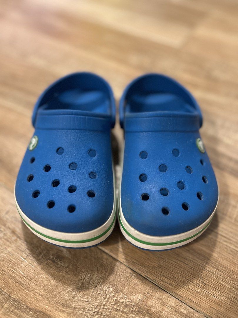 Authentic Kids Blue Crocs Clog sz J1 (Category: Babies & Kids Fashion) located in San Fernando. Submitted by gisellelynn77 (Listing ID 1466562446, Image 1). Description: - Brand: Authentic Crocs - Color: Blue with white and green midsole stripes - Size: Kids J1 - Gender: Boys - Condition: 7/10 pre-loved condition - Features: Lightweight, water-friendly, easy slip-on clog design with pivoting heel strap Shipping thru J&T c/o buyer🙂.