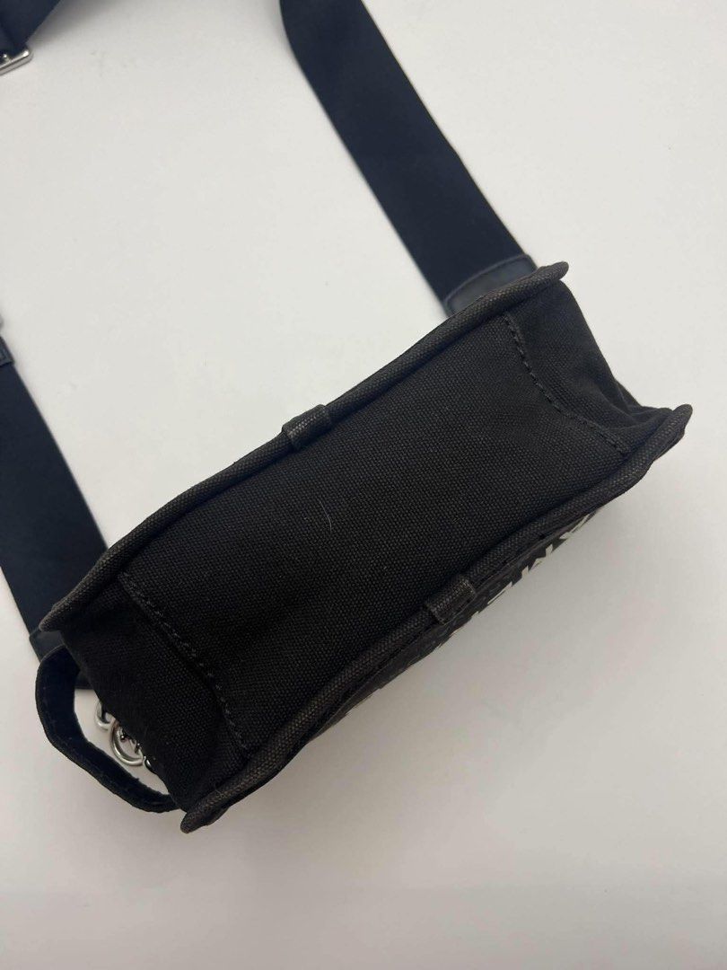 Authentic Marc Jacobs canvas camera crossbody (Category: Cross-body Bags) located in Cagayan de Oro. Submitted by borse_de_amore (Listing ID 1466426186, Image 2). Description: Authentic Marc Jacobs canvas camera crossbody No issues. Ganda pa. With cards 🏷️3,500 only.