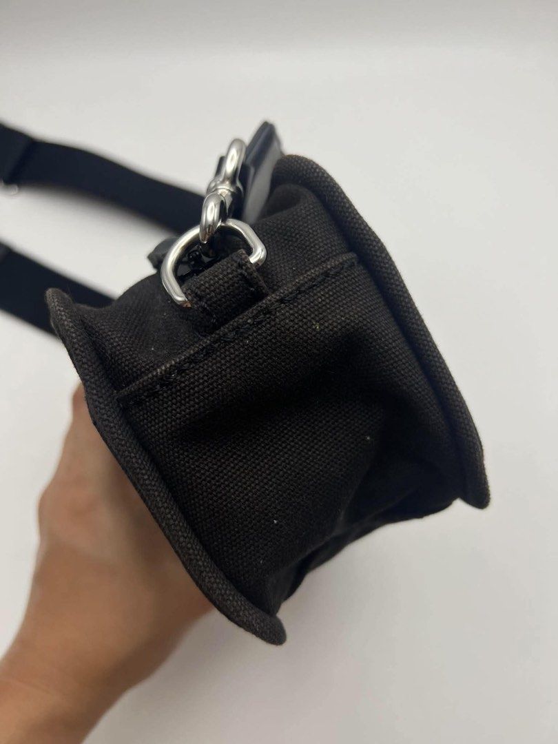 Authentic Marc Jacobs canvas camera crossbody (Category: Cross-body Bags) located in Cagayan de Oro. Submitted by borse_de_amore (Listing ID 1466426186, Image 3). Description: Authentic Marc Jacobs canvas camera crossbody No issues. Ganda pa. With cards 🏷️3,500 only.