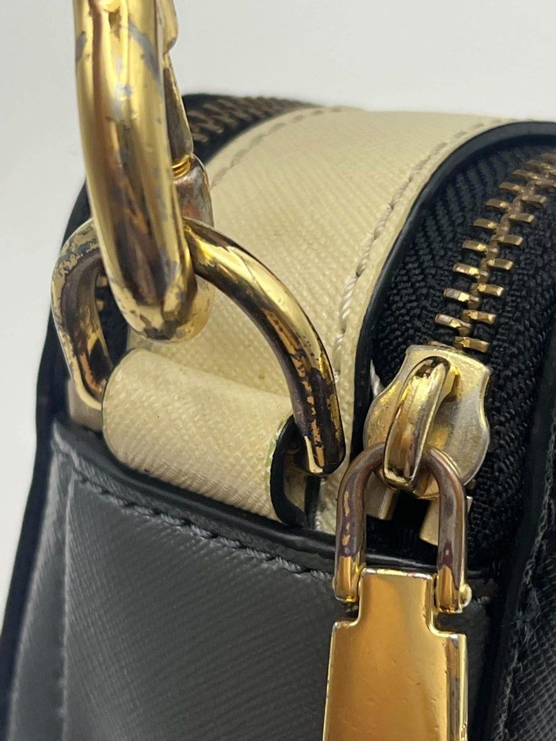 Authentic Marc Jacobs snapshot camera sling (Category: Cross-body Bags) located in Cagayan de Oro. Submitted by borse_de_amore (Listing ID 1466425768, Image 2). Description: Authentic Marc Jacobs snapshot camera sling Rank B check pics for flaws. 🏷️3k only.