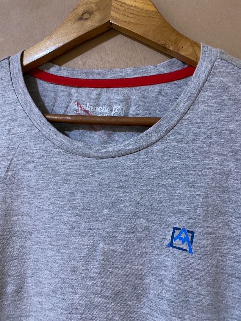 Avalanche Grey Outdoor Shirt (Category: Tshirts & Polo Shirts ) located in Cadiz. Submitted by davidspothead (Listing ID 1466355151, Image 2). Description: XL on tag Width 22" Length 29" Excellent condition .