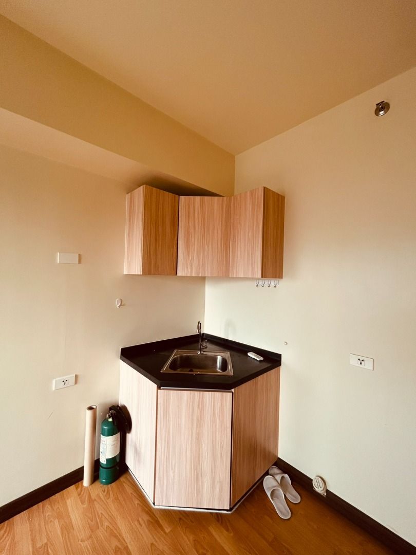 AVIDA Sola Vertis North STUDIO for rent (Category: Apartments & Condos) located in Quezon City. Submitted by cesavila (Listing ID 1466360338, Image 3). Description: AVIDA Sola Vertis North Sola - Tower 1 Area: 22sqm. Level: 8th floor Condition: Unfurnished (with window type & Water heater only) No Parking & Balcony Inclusive monthly dues Pets not allowed Lease Terms: • Minimum 1-year contract • PHP 15,000/month • Inclusive of Association Dues Vie