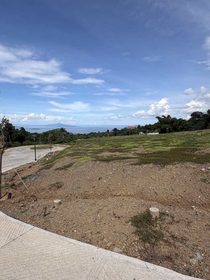 Ayala Greenfield Estates phase 10 pre-selling corner lot (Category: Gardening Tools & Ornaments) located in San Juan City. Submitted by royceee (Listing ID 1466439721, Image 2). Description: Message me for lot site visit and sample computation. Royce Carlos 09561346746.