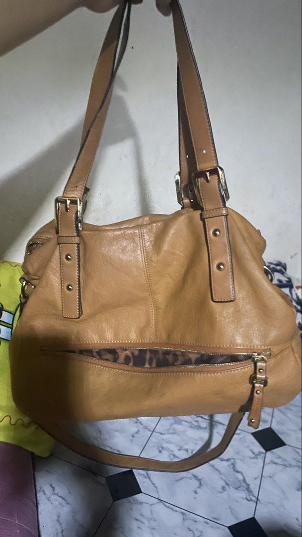 B mowsky (Category: Luxury Bags & Wallets) located in Quezon City. Submitted by alexaa22 (Listing ID 1466469947, Image 1). Description: .