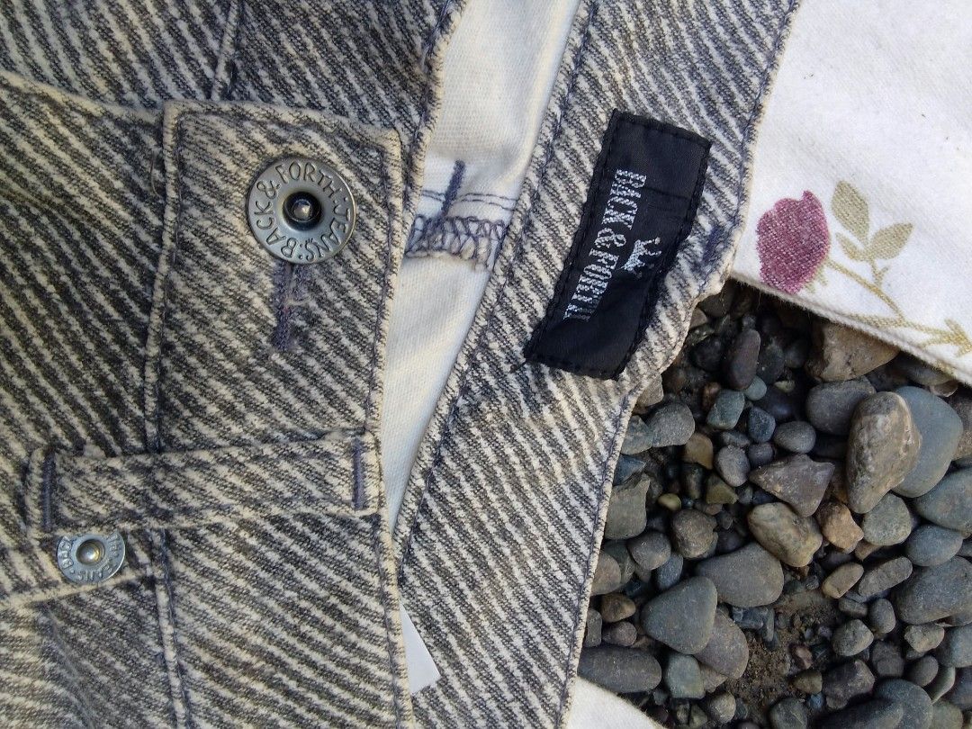 Back & Forth Grey Striped Floral Hem Denim Jeans (Category: Jeans) located in Manila. Submitted by trifted.lootsph (Listing ID 1466461317, Image 3). Description: - Brand: Back & Forth - Design: Grey and white stripe pattern with a gradient fade and white hem featuring a rose floral print - Details: Button closure with metal hardware, zip fly, and back patch pockets - Size: Tagged size 64 - Material: 95% cotton, 5% polyurethane - Condition: Excell