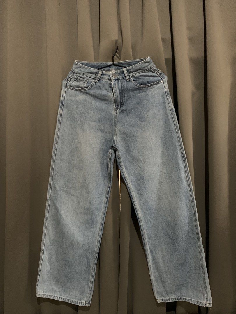 Baggy Washed Denim (Category: Jeans) located in Manila. Submitted by belleflor (Listing ID 1466419868, Image 1). Description: These are heavy cotton denim jeans with a perfect, roomy 90s baggy fit. They have a faded vintage wash that goes with anything and are pre-washed so they feel soft and comfortable right away..