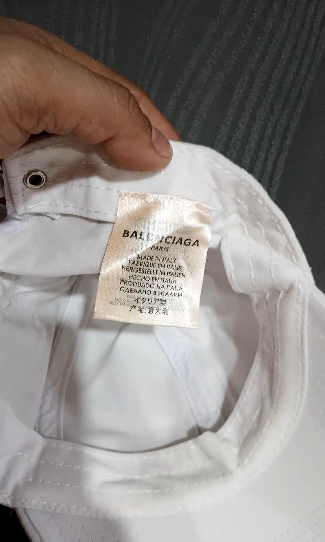 Balenciaga (Category: Caps & Hats) located in Bacolod City. Submitted by cadizthrifter (Listing ID 1466524211, Image 3). Description: as new condtion not guaranteed authentic +sf.