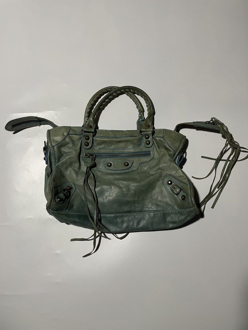 Sold (Category: Tote Bags) located in Las Pinas. Submitted by mistyger. (Listing ID 1466487945, Image 1). Description: Good for personal use Bawal sa maarte .