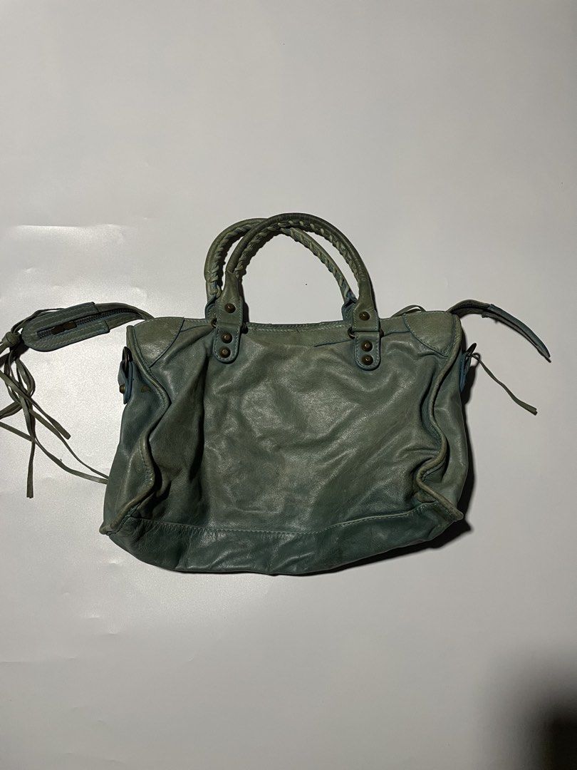 Sold (Category: Tote Bags) located in Las Pinas. Submitted by mistyger. (Listing ID 1466487945, Image 2). Description: Good for personal use Bawal sa maarte .
