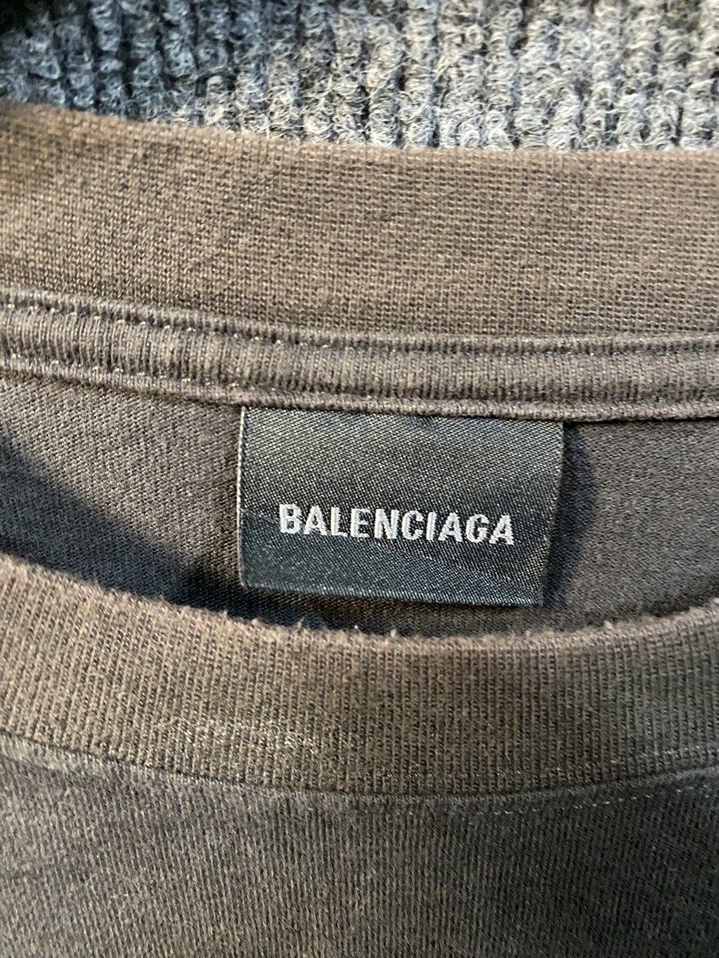 Balenciaga embroided (Category: Tshirts & Polo Shirts ) located in Surallah. Submitted by unending_archive (Listing ID 1466407104, Image 3). Description: Minimal fading neckline.