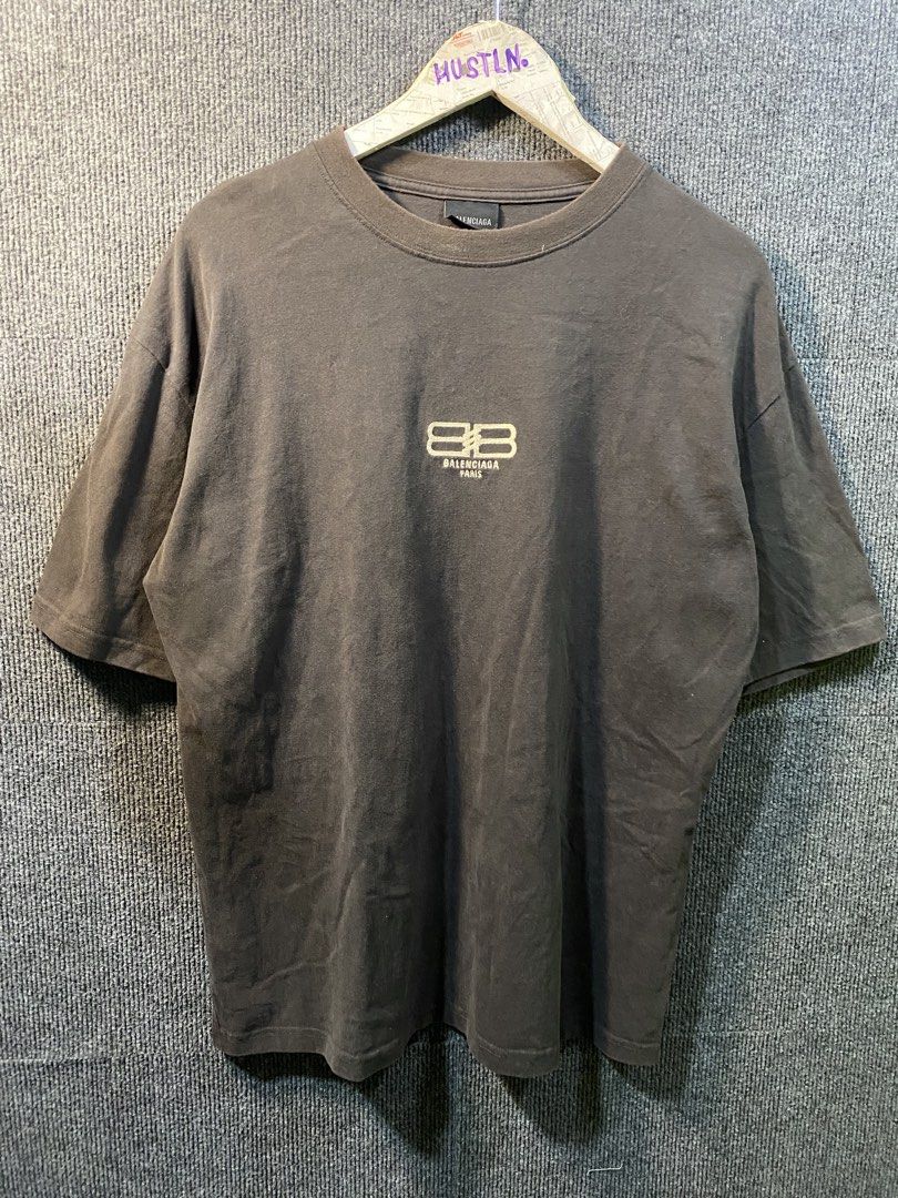 Balenciaga embroided (Category: Tshirts & Polo Shirts ) located in Surallah. Submitted by unending_archive (Listing ID 1466407104, Image 1). Description: Minimal fading neckline.