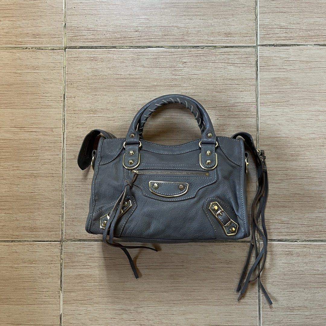 Balenciaga Mini Edge City Bag (Category: Luxury Bags & Wallets) located in Lucena. Submitted by __timeless.luxury (Listing ID 1466438015, Image 1). Description: Balenciaga Mini Edge City Bag No tags | Rank: A No major flaws .