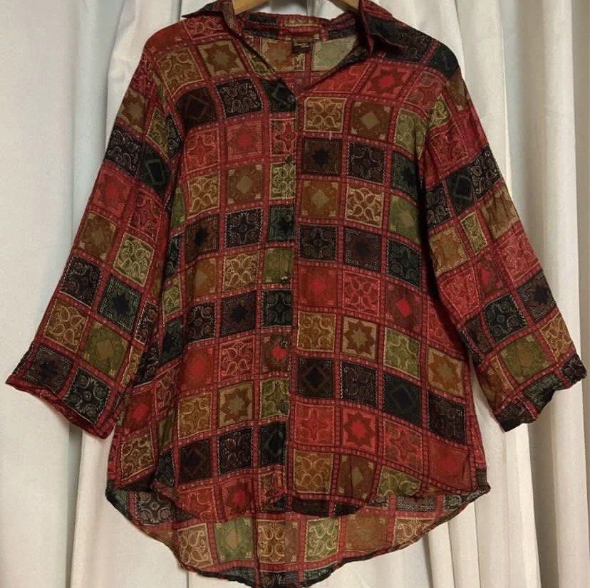 Bam Bam Red Geometric Patchwork Pattern Polo Longsleeve (Category: Shirts) located in Caloocan City. Submitted by declutteringph. (Listing ID 1466398286, Image 2). Description: No Size on the tag! Measurements: Dimensions: (inches) Shoulder Width: 19” Bust Width: 20” Body Length: 3526” | Back: 30” Sleeves Length: 19” .