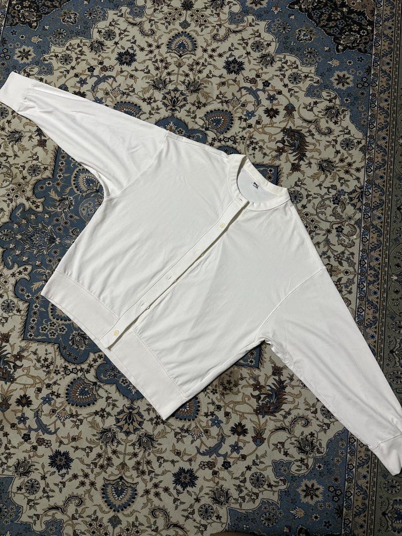 Basic Cardigan (Category: Coats, Jackets and Outerwear) located in Ipoh. Submitted by prelovedbys4 (Listing ID 1466483050, Image 1). Description: .