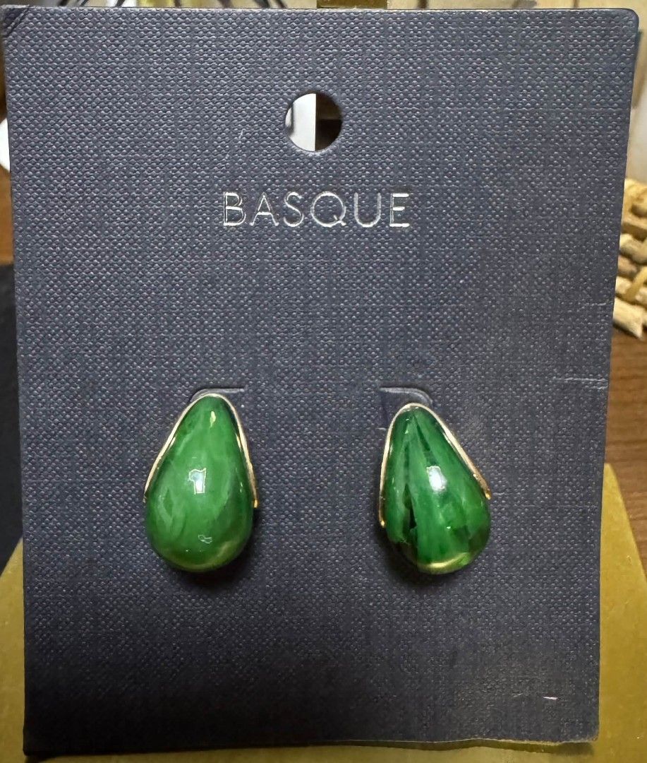 Basque Green Teardrop Earring in Green (Category: Visual & Hearing Aids) located in Manila. Submitted by ormelynmal86309 (Listing ID 1466443155, Image 1). Description: Basque Green Teardrop Earring in Green ~~~~Php 500.