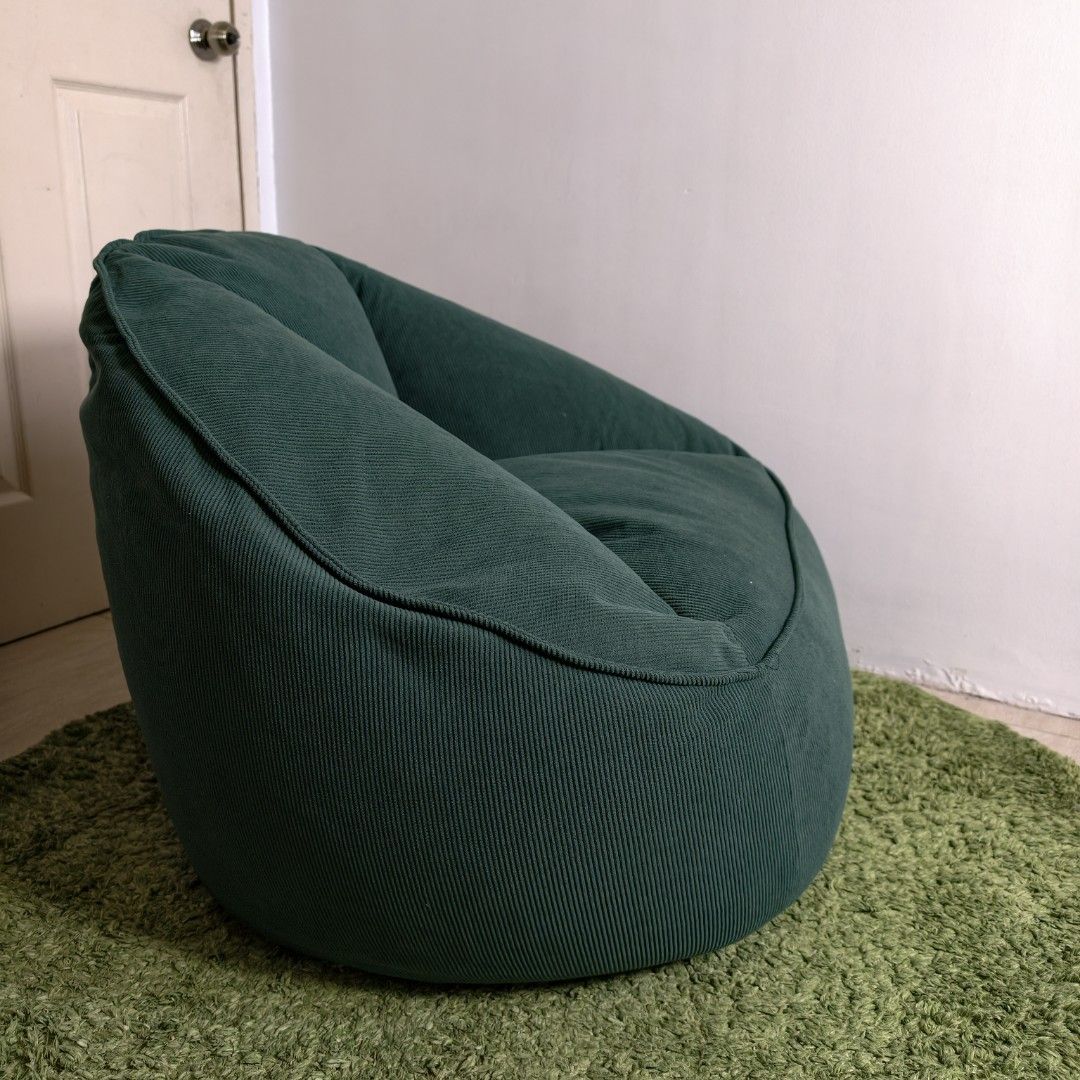 Bean Bag Sofa (Category: Chairs) located in Antipolo. Submitted by millennialthrifter (Listing ID 1466424163, Image 3). Description: 🔥BEAN BAG SOFA - 1200 PESOS See last pic for size reference.