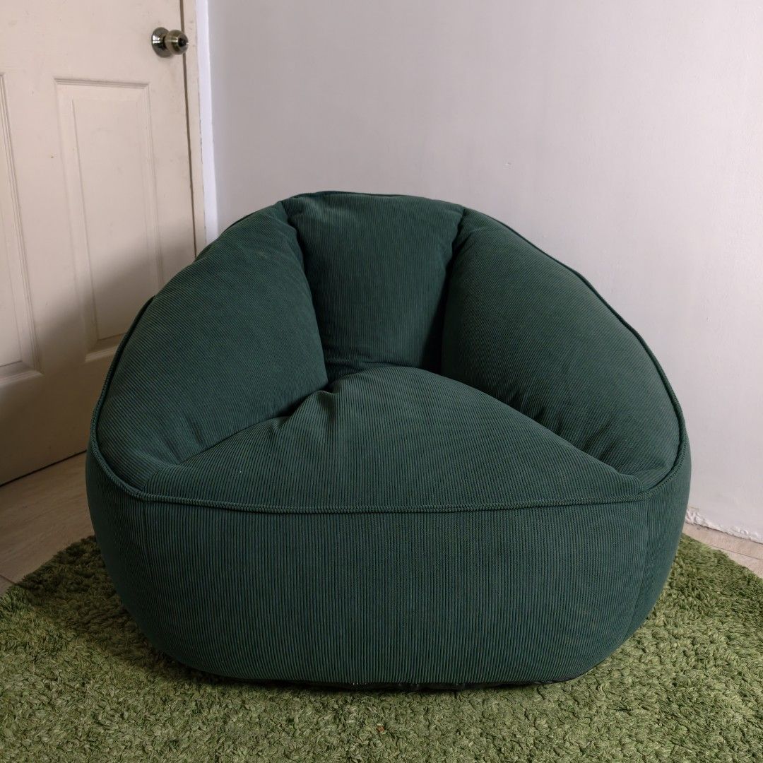Bean Bag Sofa (Category: Chairs) located in Antipolo. Submitted by millennialthrifter (Listing ID 1466424163, Image 1). Description: 🔥BEAN BAG SOFA - 1200 PESOS See last pic for size reference.