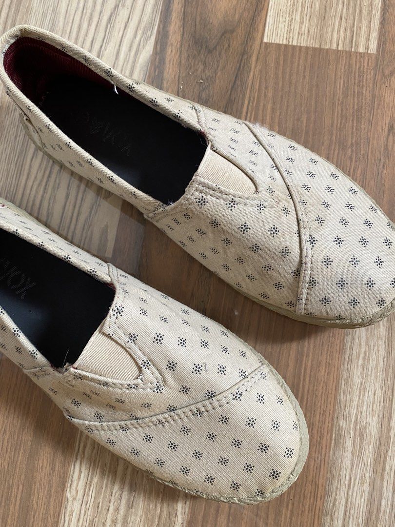 Beige Canvas Slip-On Espadrille (Category: Flats & Sandals) located in Antipolo. Submitted by pauuiieee (Listing ID 1466353280, Image 2). Description: .