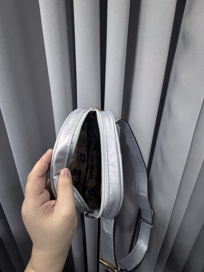 Belt Bag -Declutter (Category: Wallets & Card holders) located in Mexico. Submitted by hayascentph (Listing ID 1466435746, Image 2). Description: *Declutter *Mode of payment Gcash/Maya Wallet *Delivery Fee to be shouldered by buyer *We ship Nationwide *Courier JNT or LBC cash on delivery, Cash on pick up in nearest LBC branch Need a new scent? Follow my Facebook page for perfume finds! Facebook Page: Haya Scent Carousell: hayascentph Operated by: