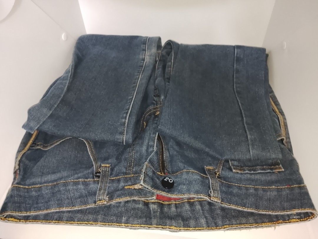 Bench Blue Denim Jeans (Category: Jeans) located in Paranaque City. Submitted by daleshop (Listing ID 1466441847, Image 2). Description: - Brand: Bench - Style: Classic blue denim jeans with a faded wash - Closure: Button fly with branded hardware - Details: Traditional contrast stitching and signature leather logo patch on the back waistband - Material: Sturdy denim, perfect for everyday wear Note:Real Buyers only and no to scammers! SURE BUYER 