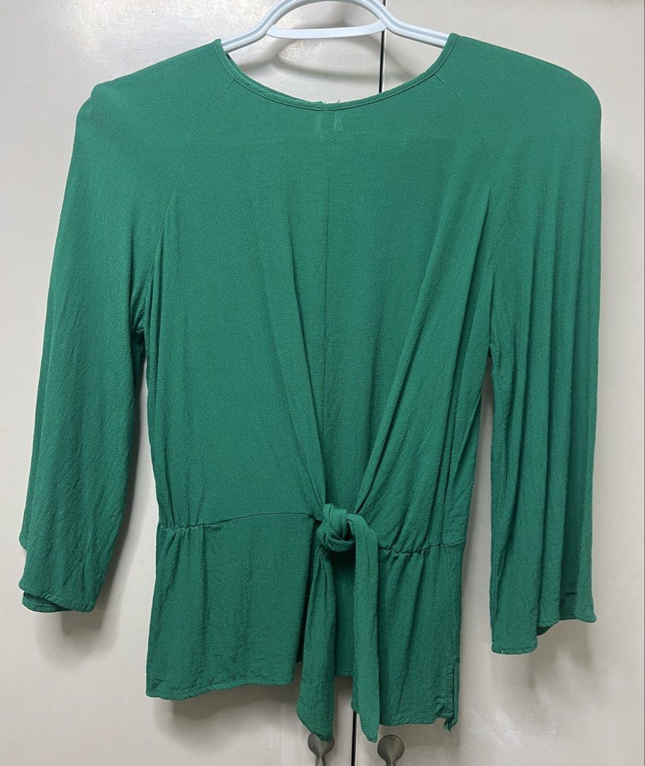 Bershka Green Top (Category: Blouses) located in Makati City. Submitted by Kloset (Listing ID 1466454801, Image 1). Description: Green Top with front tie..