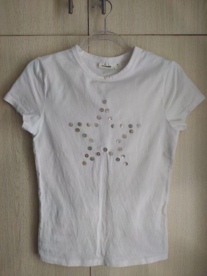 Bershka Round Neck Top (Category: Blouses) located in Bacoor. Submitted by lieze (Listing ID 1466435490, Image 1). Description: used once only too small for me baby tee round neck star buttons orig price 995.