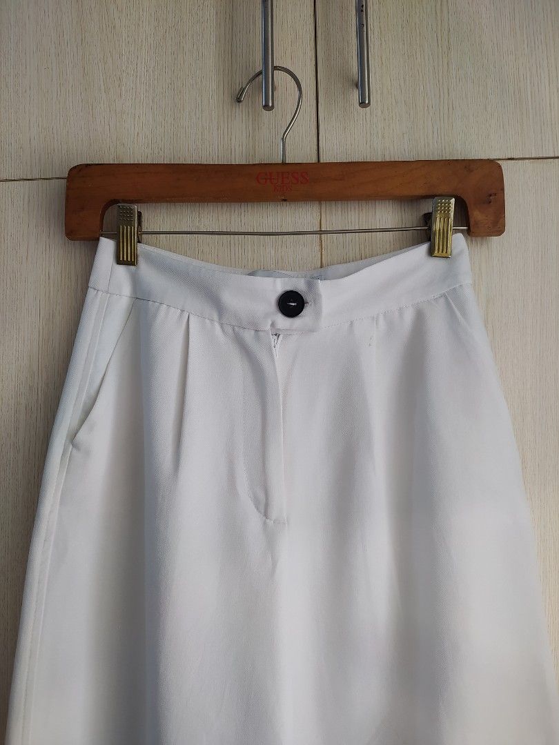 Bershka Wide Leg Pants (Category: Other Bottoms) located in Bacoor. Submitted by lieze (Listing ID 1466446472, Image 1). Description: wide leg, high waist in white color fit 24-26 waistline.