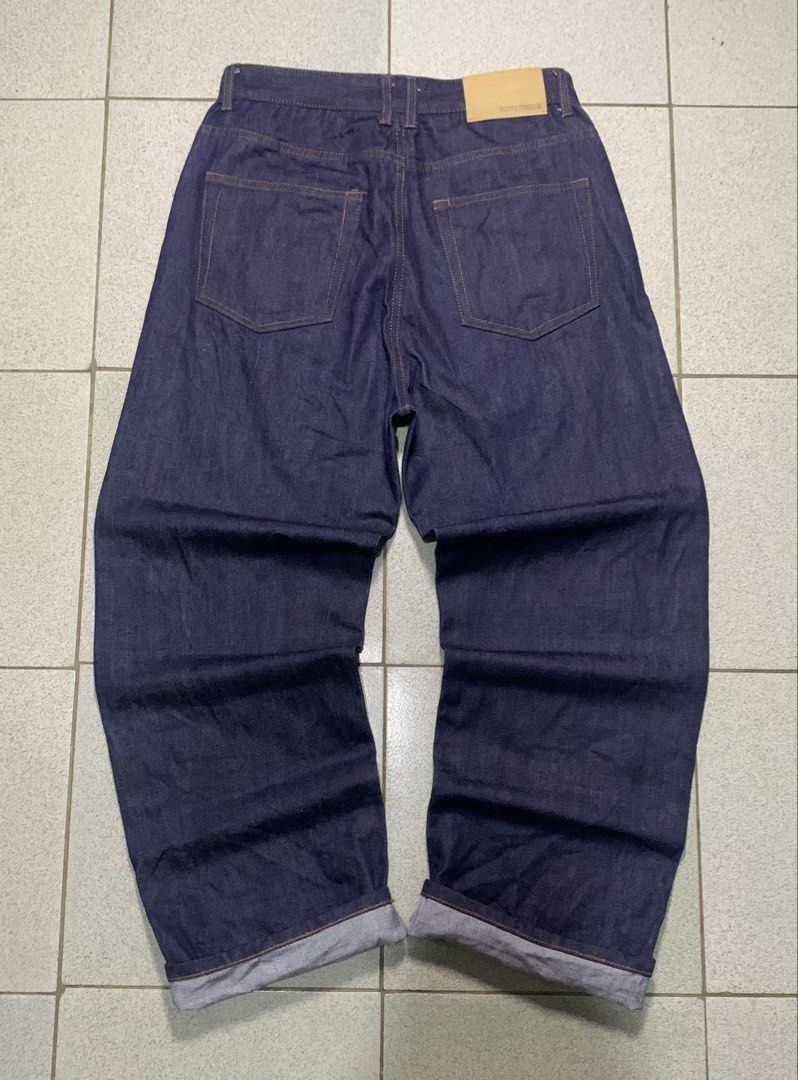 Beslow Standard Raw Selvedge Denim Jeans (Category: Jeans) located in Davao. Submitted by mysticeagle-2763 (Listing ID 1466465241, Image 2). Description: Dimes W-32📌 L-42📌 T-13📌 H-9📌.
