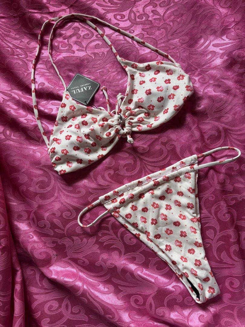 Bikini Set (Category: Bikinis & Swimsuits) located in Manila. Submitted by roshanajean (Listing ID 1466372099, Image 1). Description: WOMEN’S SWIMWEAR 🍒all brand new 🍒 PM for more deets.