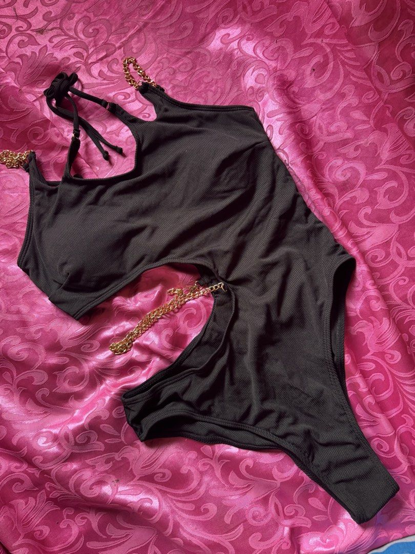 Bikini Set (Category: Bikinis & Swimsuits) located in Manila. Submitted by roshanajean (Listing ID 1466372099, Image 2). Description: WOMEN’S SWIMWEAR 🍒all brand new 🍒 PM for more deets.