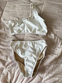 (Category: ) located in . Submitted by gvccloset (Listing ID 1466352465, Image 1). Description: .