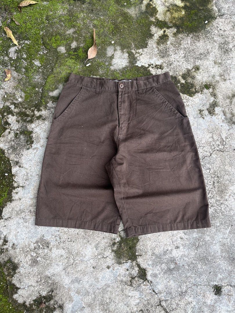 Billabong Brown Cargo Shorts (Category: Shorts) located in San Isidro, Leyte. Submitted by tigerxdx3580077 (Listing ID 1466413725, Image 3). Description: - Brand: Billabong - Waistline: 32 - Length: 24 - Style: Classic workwear shorts in versatile brown - Material: Sturdy, durable twill fabric - Pockets: Deep front pockets and dual rear pockets with secure button closure - Details: Branded hardware and small embroidered logo on the back pocket - 