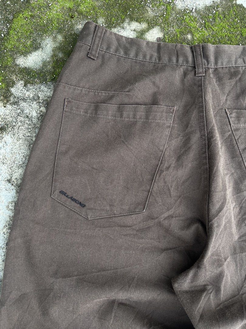 Billabong Brown Cargo Shorts (Category: Shorts) located in San Isidro, Leyte. Submitted by tigerxdx3580077 (Listing ID 1466413725, Image 2). Description: - Brand: Billabong - Waistline: 32 - Length: 24 - Style: Classic workwear shorts in versatile brown - Material: Sturdy, durable twill fabric - Pockets: Deep front pockets and dual rear pockets with secure button closure - Details: Branded hardware and small embroidered logo on the back pocket - 