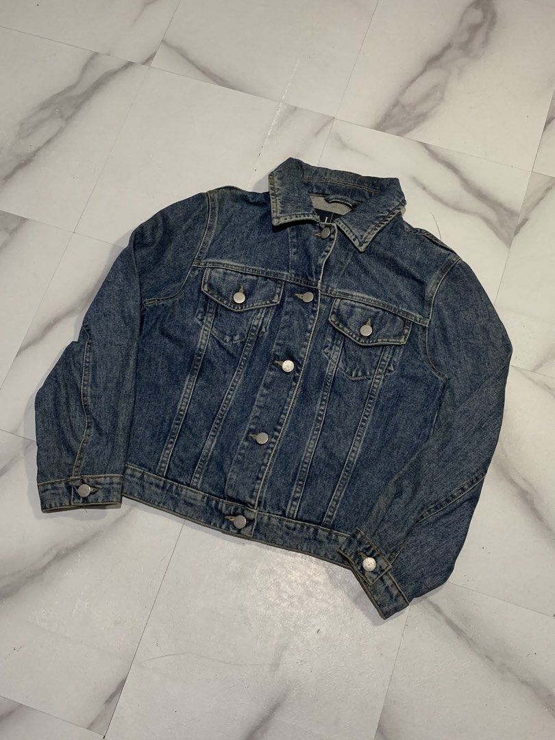 Bintage armani jeans (Category: Coats, Jackets and Outerwear) located in Angeles City. Submitted by badillajel81176 (Listing ID 1466487801, Image 1). Description: WTS –vintage Armani Jeans denim jacket featuring the classic “AJ / 📏 Size: Tag size “Medium“ 📏 Measurements: Width : 17.2 Length: 19.1 💢Issue- No issue ✨ Condition: 10/10 Crispy 🟦 Color Rate:10/10 📍 Pampanga Angeles City 📦 Shipping available nationwide.