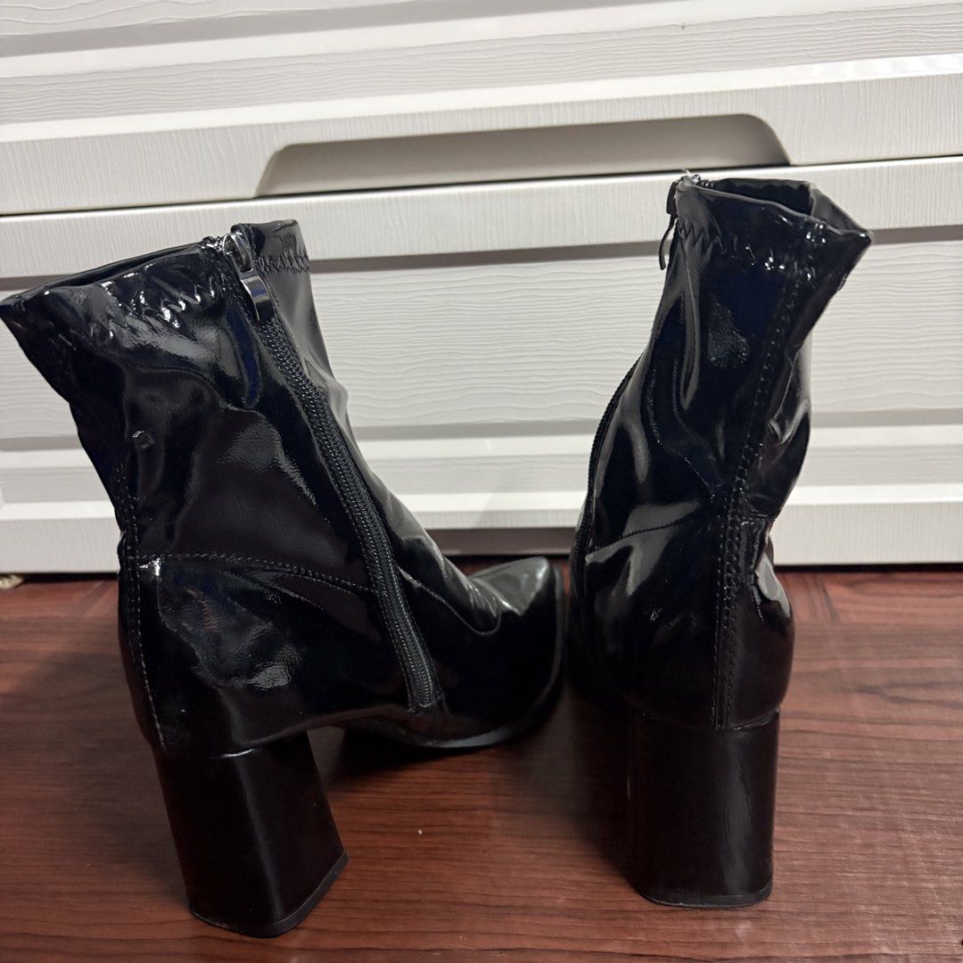 Black Ankle Boots Mid heel (Category: Boots) located in Manila. Submitted by roche.ph (Listing ID 1466471040, Image 3). Description: very nice Black Ankle Boots Mid heel pang awra. .