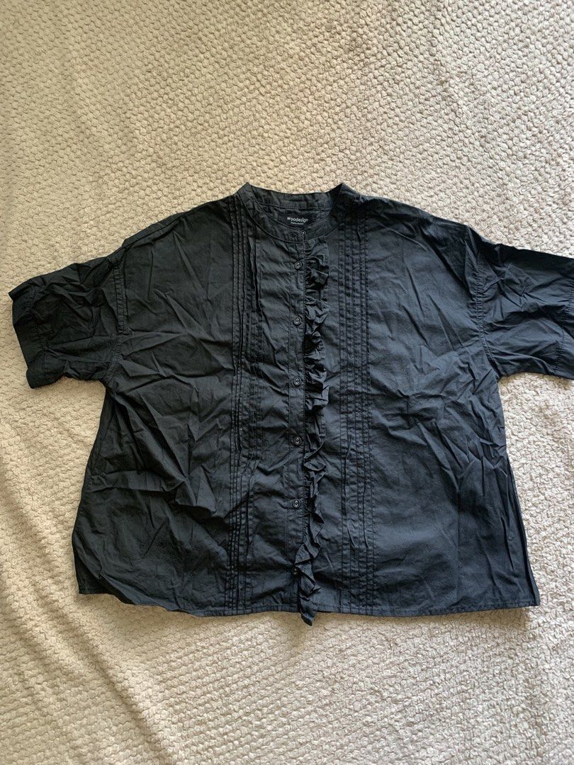Black Blouse (Category: Blouses) located in Manila. Submitted by nuelaar (Listing ID 1466345911, Image 1). Description: need lang po Iron - gusot gusot kasi.