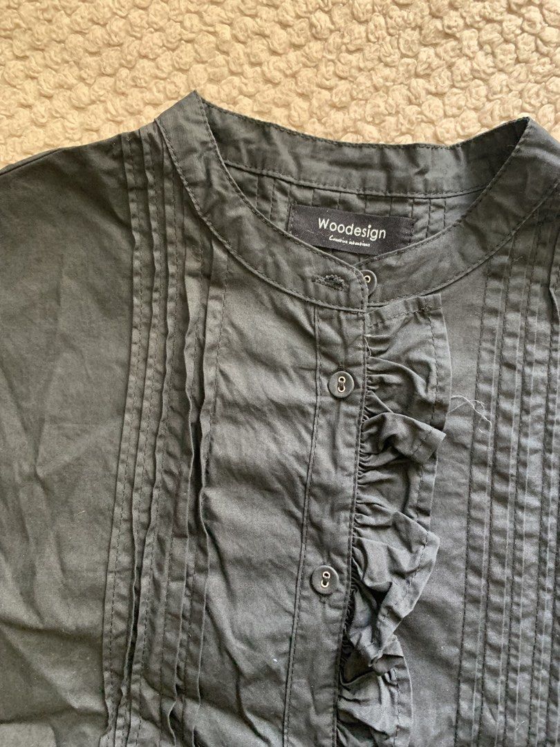 Black Blouse (Category: Blouses) located in Manila. Submitted by nuelaar (Listing ID 1466345911, Image 2). Description: need lang po Iron - gusot gusot kasi.