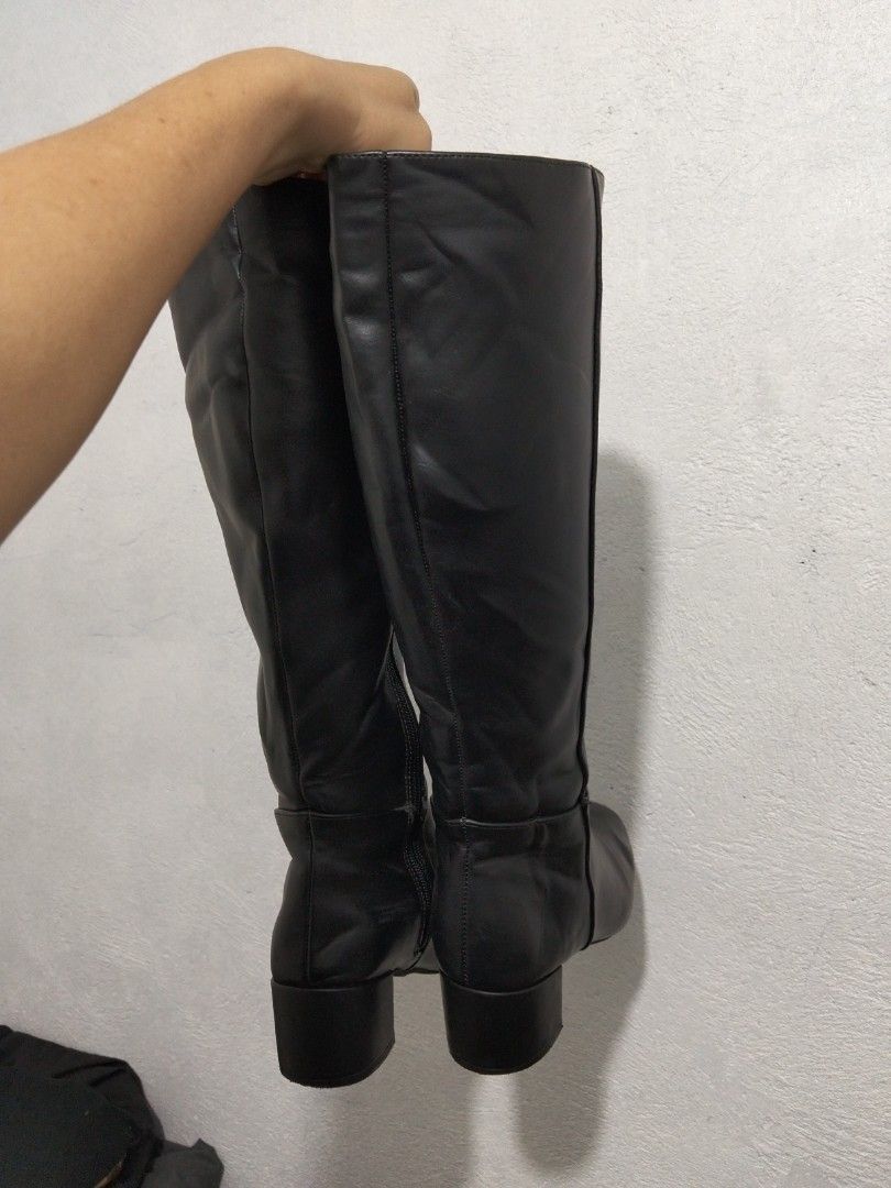 Black Boots (Category: Boots) located in El Salvador. Submitted by francheskaukayukay (Listing ID 1466391595, Image 3). Description: .