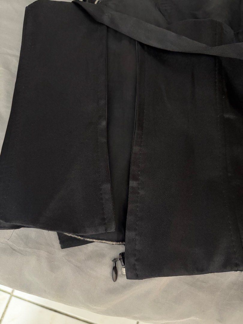Black corset (Category: Others Tops) located in Manila. Submitted by yanaccc (Listing ID 1466542682, Image 3). Description: with tie.