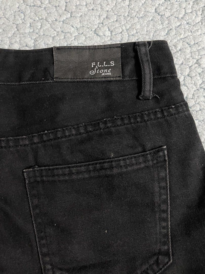 Black denim summer shorts (Category: Shorts) located in Manila. Submitted by leola_ (Listing ID 1466459091, Image 3). Description: .