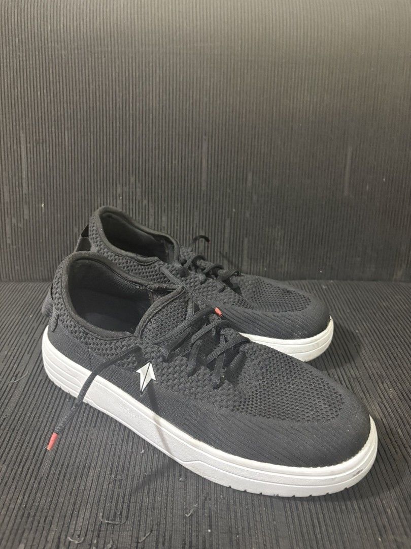 One Up (World Balance) Walking Shoes and Chuck Taylor (Category: Sneakers) located in Manila. Submitted by nick.untalan (Listing ID 1466447706, Image 1). Description: One Up (World Balance) Walking Shoes P600.00 Slightly used Size: 9 US Chuck Taylor (Off White) P800.00 Size: 41 EU Slightly used Rfs: Decluttering Loc: Brgy. Mauway, Mandaluyong.