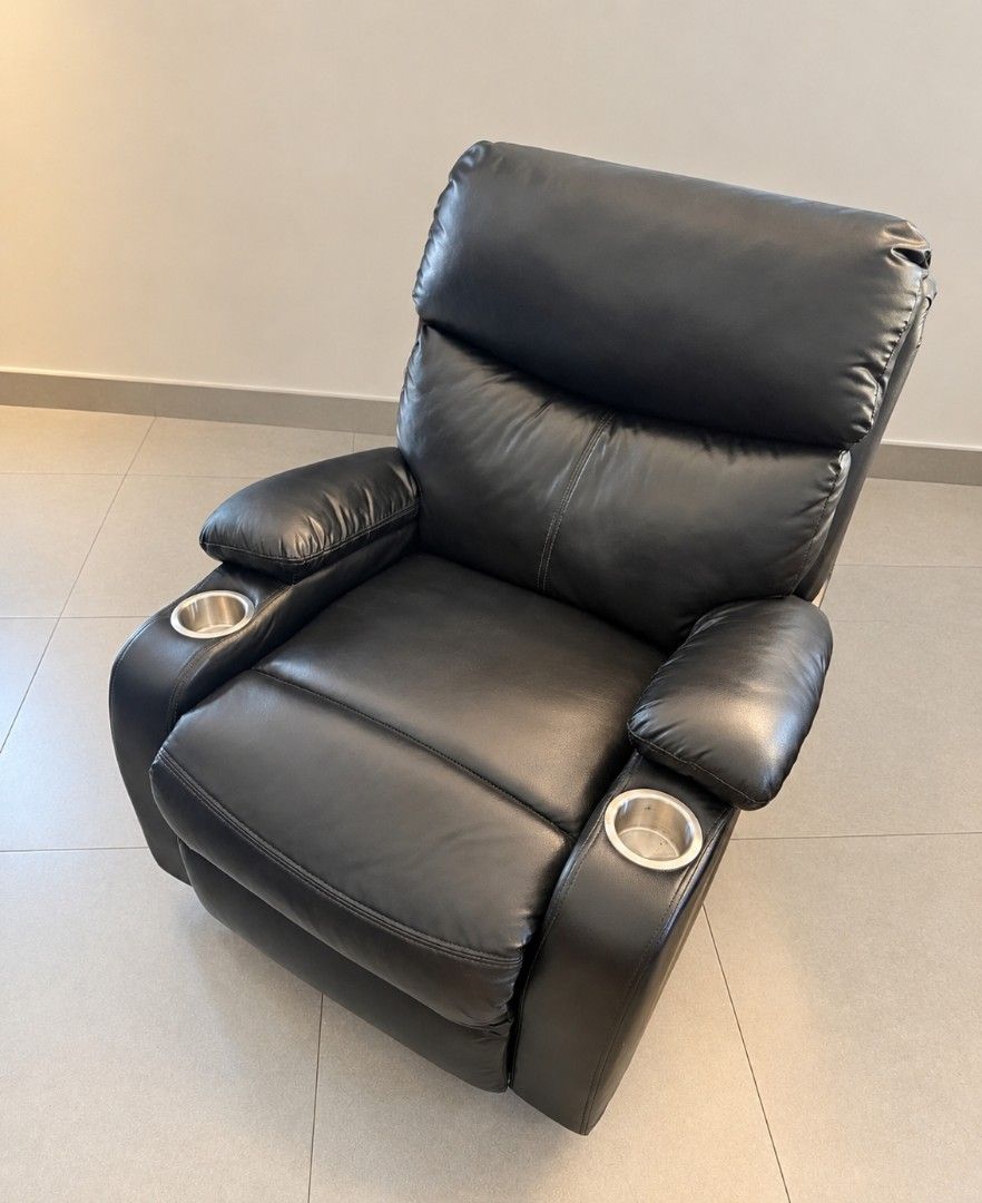 Black Lazy-Boy Preloved (Category: Chairs) located in Manila. Submitted by ann261 (Listing ID 1466352157, Image 1). Description: used good as new no scratches - Color: Black - Material: Premium leather - Features: Smooth reclining mechanism and integrated footrest extension - Convenience: Built-in metal cup holder on both armrests - Comfort: Thick, plush cushioning on both the backrest and seat - Best for: Living room lounging, gaming, or watchin