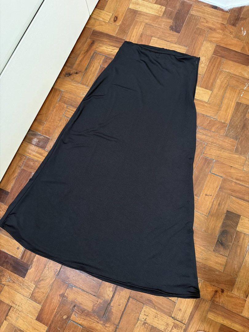 Black Long Skirt Maxi Length (Category: Skirts) located in Manila. Submitted by wearagainfinds (Listing ID 1466402245, Image 1). Description: - Color: Solid black - Style: Versatile maxi skirt with a smooth fabric and flowy drape - Closure: Side zipper - Easy to style with various tops for any occasion.