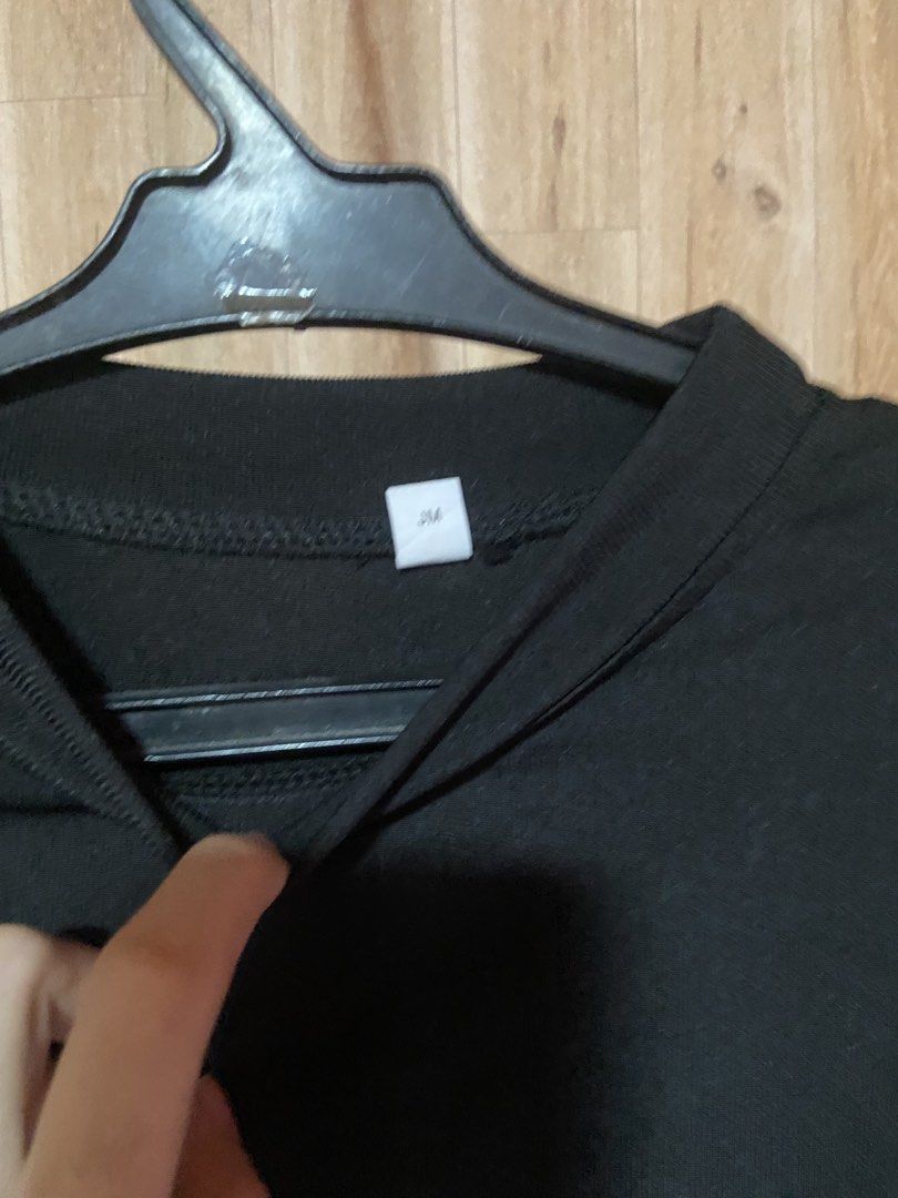 Black Long Sleeve Mock Neck Top (Category: Longsleeves) located in Angono. Submitted by peaichy (Listing ID 1466382250, Image 2). Description: - Color: Classic black - Style: Long sleeves with mock neckline - Material: Soft and stretchy fabric - Size: S-M (fits true to size) - Condition: Excellent, clean with no stains or damage - Perfect versatile staple piece for cold-weather layering NO FLAWS.