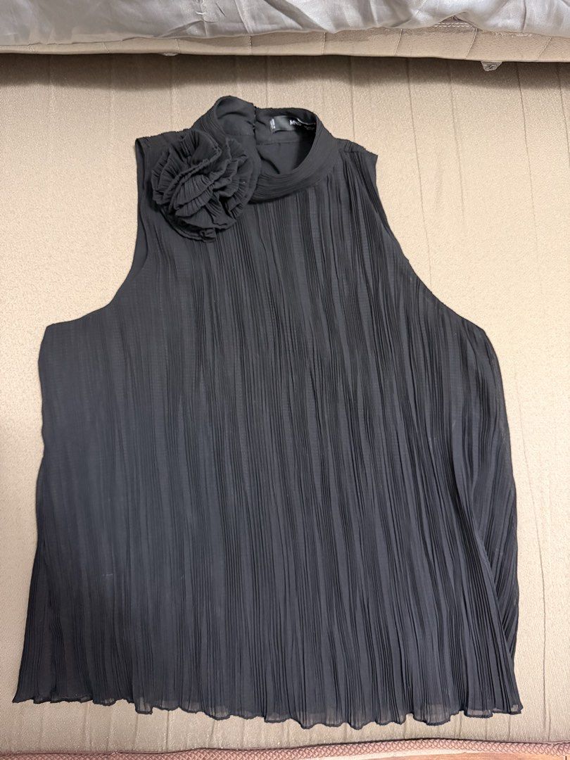 Black Mango Pleated top w/ flower accent (Category: Blouses) located in Binan City. Submitted by ishnaaa (Listing ID 1466362124, Image 1). Description: - Lightly used - No flaws - Delivery via lalamove, sf c/o buyer.