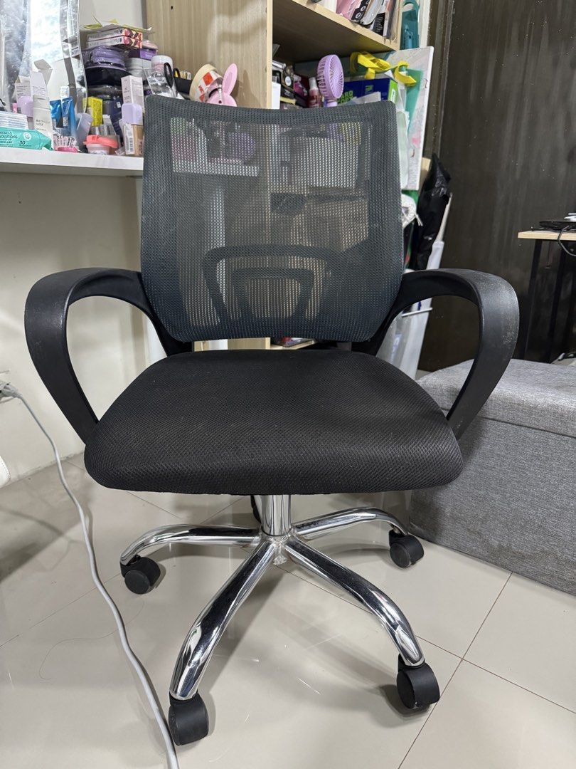 Office Chair (Category: Office Furniture & Fixtures) located in Cagayan de Oro. Submitted by serenexsienna (Listing ID 1466458414, Image 1). Description: ✅Black Mesh Office Chair with Chrome Base ✅Ergonomic black mesh office chair for breathable, all-day seating ✅Padded seat cushion for added comfort during work or study ✅Pneumatic height adjustment lever for easy customization ✅Sturdy armrests and reliable chrome star base with smooth-rolling ca