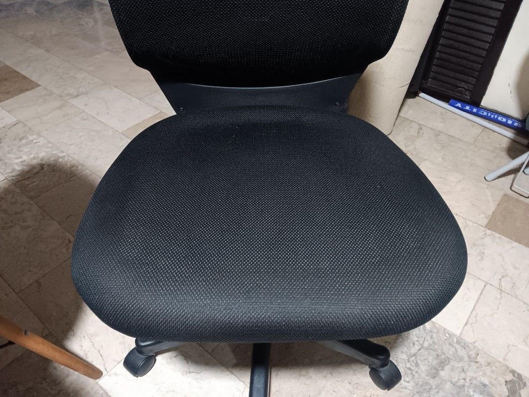 Black mesh office chair with wheels (Category: Office Furniture & Fixtures) located in Las Pinas. Submitted by jesus1smysavi0r (Listing ID 1466367923, Image 1). Description: - Ergonomic black mesh office chair for daily work or study - Breathable fabric backrest and seat for all-day comfort - Smooth and working adjustable height mechanism - Five-star sturdy plastic base with smooth-rolling caster wheels - Clean condition overall with minimal sign