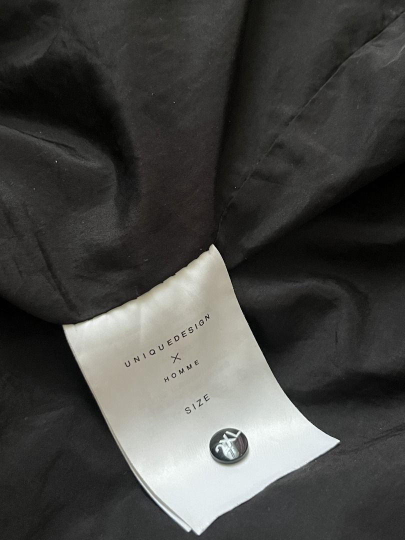 Black Oversized Jacket (Category: Coats, Jackets and Outerwear) located in Quezon City. Submitted by pinkvanilla.milfshake (Listing ID 1466548285, Image 3). Description: Thick Bought from Baguio Ukay-ukay Can fit Large to XL.