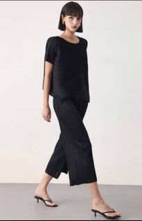 (Category: ) located in . Submitted by saksthriftavenuebyluckymaria8 (Listing ID 1466356057, Image 1). Description: .